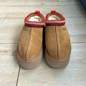 UGG Tazz platform slipper size 7